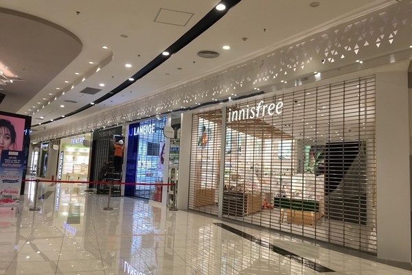 Thảm cảnh năm nay, Black Friday giảm 80% vẫn ngồi không đợi khách-20