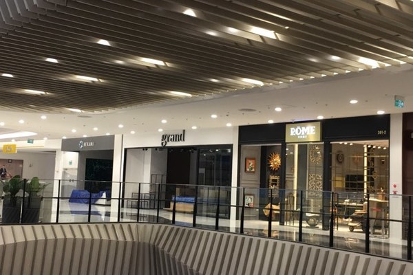 Thảm cảnh năm nay, Black Friday giảm 80% vẫn ngồi không đợi khách-22