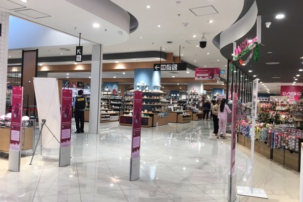 Thảm cảnh năm nay, Black Friday giảm 80% vẫn ngồi không đợi khách-24