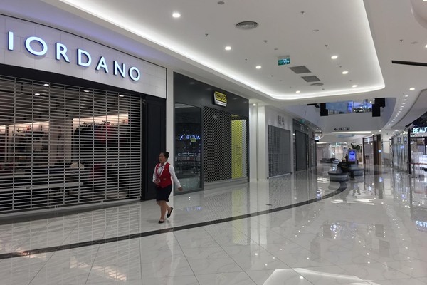 Thảm cảnh năm nay, Black Friday giảm 80% vẫn ngồi không đợi khách-25