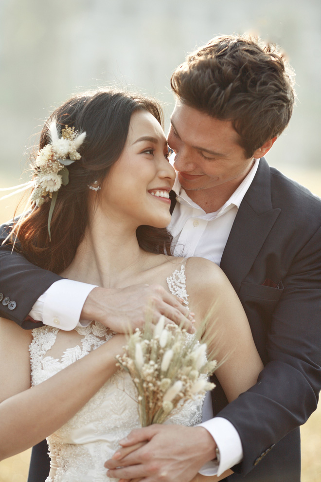 Trọn bộ ảnh cưới của Hoàng Oanh và chồng Tây cực phẩm: Siêu ngọt ngào, đẹp như thước phim điện ảnh-3