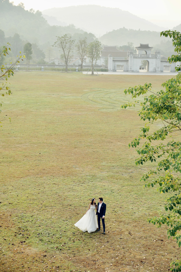Trọn bộ ảnh cưới của Hoàng Oanh và chồng Tây cực phẩm: Siêu ngọt ngào, đẹp như thước phim điện ảnh-5
