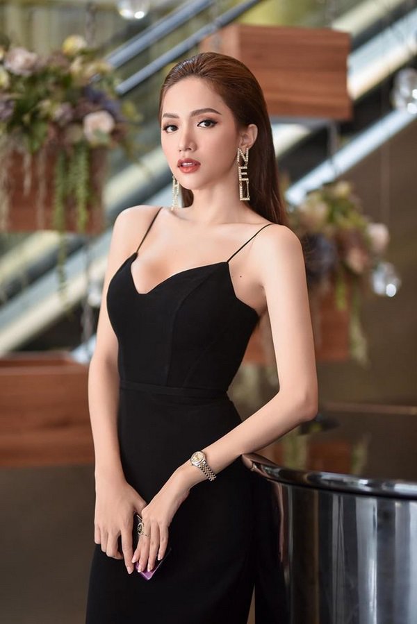Giáng sinh chưa tới, Hương Giang đã diện váy đỏ sexy, đọ dáng cực gắt” với Hà Hồ-14