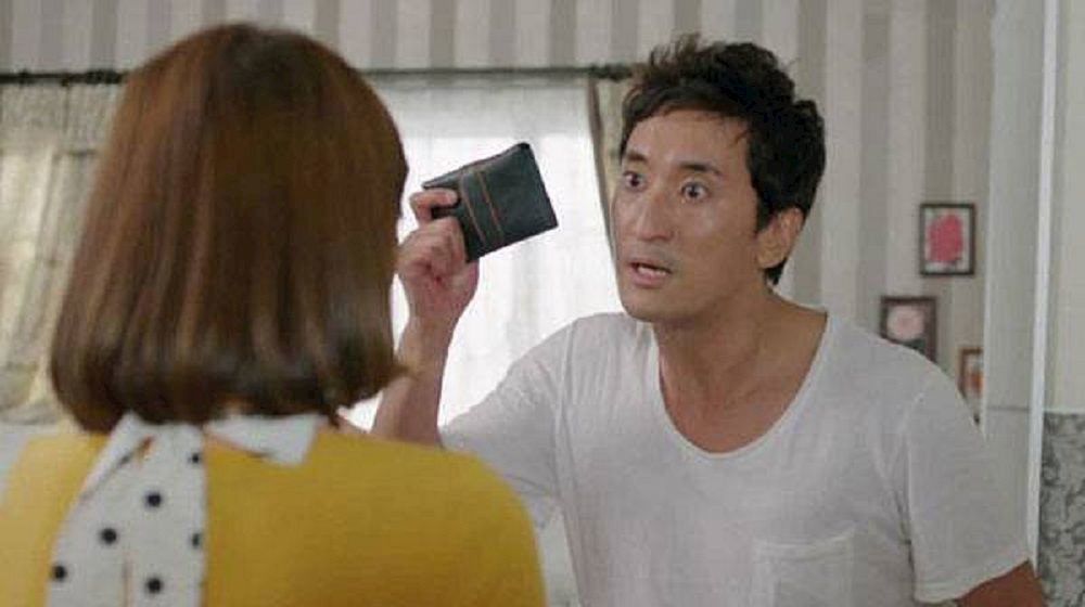 Một nách 2 con vẫn bị coi thường, bố vợ phản đòn khiến con gái hả hê, con rể câm nín-1