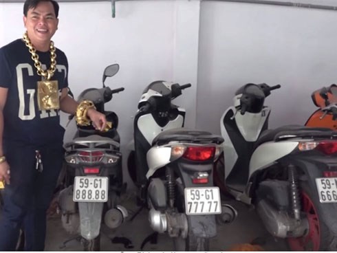 Sau khi khoe vàng và dàn xe