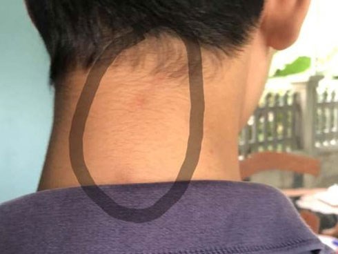 Tưởng con bị bạn học bắt nạt, phụ huynh xông vào trường đánh học sinh