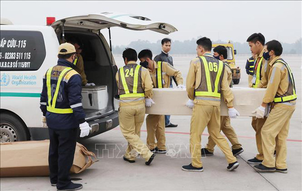Thi thể và tro cốt 23 nạn nhân cuối cùng đã về đến sân bay quốc tế Nội Bài-4