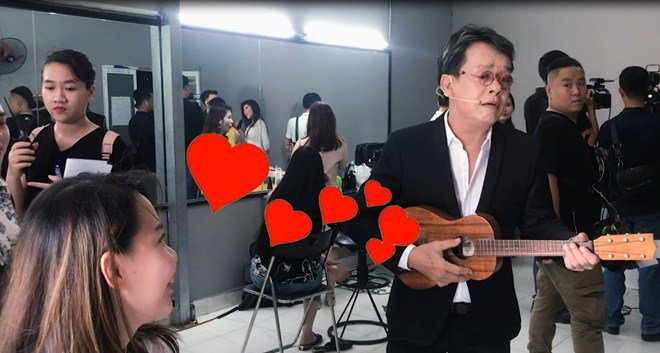 Nhạc sĩ 72 tuổi Đức Huy có hành động cực lãng mạn với vợ trẻ xinh đẹp kém 44 tuổi-4