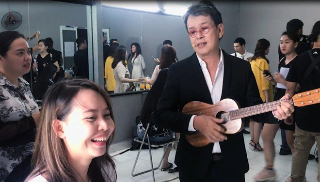 Nhạc sĩ 72 tuổi Đức Huy có hành động cực lãng mạn với vợ trẻ xinh đẹp kém 44 tuổi-6