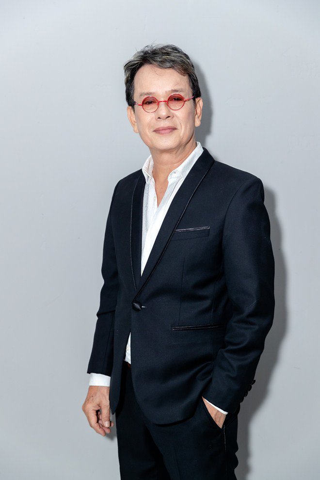 Nhạc sĩ 72 tuổi Đức Huy có hành động cực lãng mạn với vợ trẻ xinh đẹp kém 44 tuổi-8