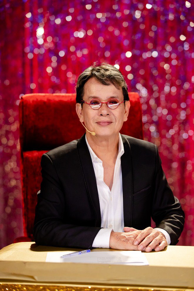 Nhạc sĩ 72 tuổi Đức Huy có hành động cực lãng mạn với vợ trẻ xinh đẹp kém 44 tuổi-9