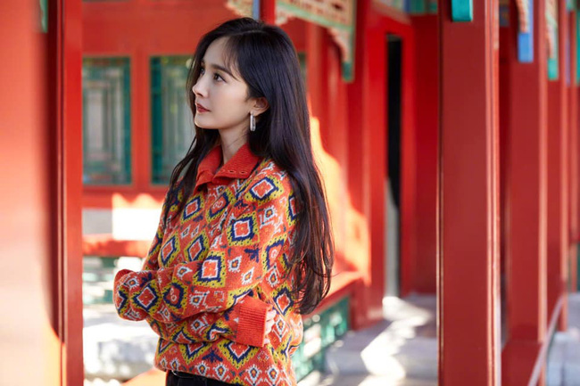 Sau thời gian lên xuống thất thường, Dương Mịch tái xuất với nhan sắc khiến dân tình phải thốt lên: Như gái 20 tuổi!-3