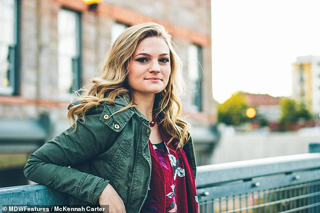 Đau nửa đầu kéo dài tưởng chỉ bị cúm, cô gái trẻ ngã ngửa khi biết mình đã bị ung thư ăn cả vào gan, phổi, xương...-3