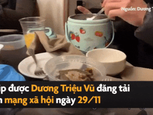 Hoài Linh ăn cơm trắng, cá khô, canh bầu khi đi show ở Mỹ