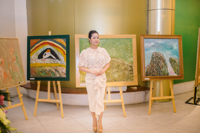 Sau 3 tháng sinh con, ca sĩ Ngọc Anh gia nhập hội các mẹ bỉm sữa showbiz giảm cân chóng mặt, khoe dáng vóc nuột nà-3