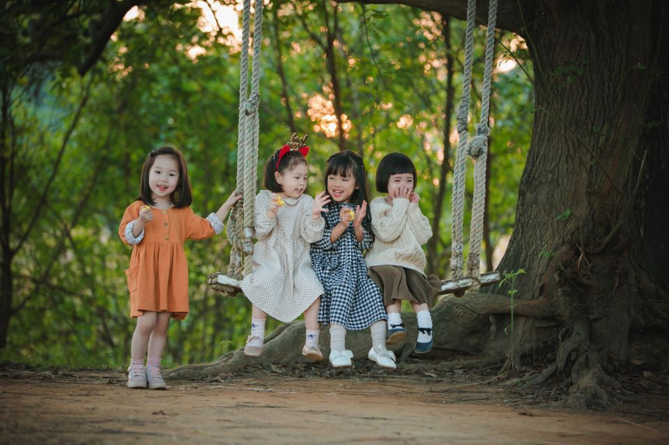 Bộ ảnh đáng yêu chụp 4 cô con gái của 4 bà mẹ chơi thân khiến nhiều chị em bấn loạn thả tim không ngừng-4