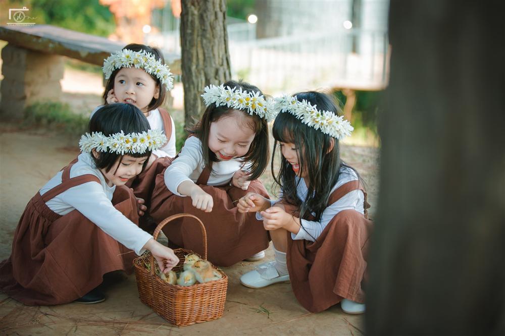 Bộ ảnh đáng yêu chụp 4 cô con gái của 4 bà mẹ chơi thân khiến nhiều chị em bấn loạn thả tim không ngừng-7