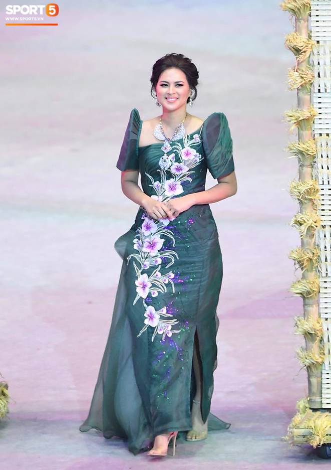 Cận cảnh dàn hoa hậu xinh tươi tham gia diễu hành khai mạc SEA Games 30-8