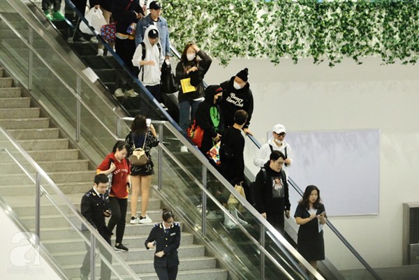 HOT: Các thành viên Running Man đã chính thức đến Việt Nam; Xuất hiện tình trạng móc túi, mất an ninh vì lượng người đông như vỡ trận-1