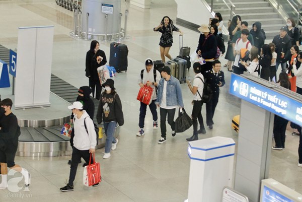 HOT: Các thành viên Running Man đã chính thức đến Việt Nam; Xuất hiện tình trạng móc túi, mất an ninh vì lượng người đông như vỡ trận-3