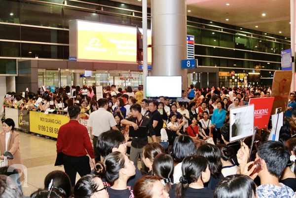 HOT: Các thành viên Running Man đã chính thức đến Việt Nam; Xuất hiện tình trạng móc túi, mất an ninh vì lượng người đông như vỡ trận-13