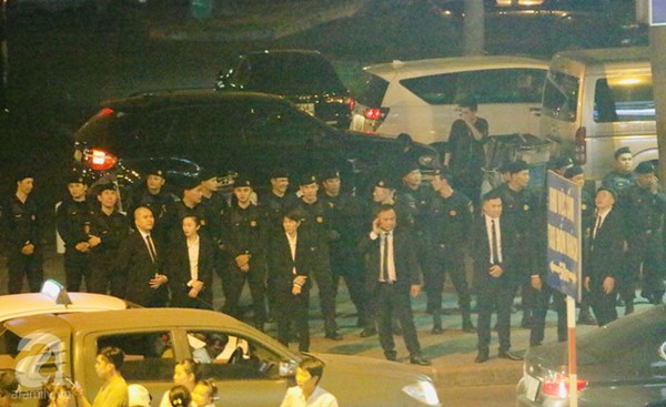 HOT: Các thành viên Running Man đã chính thức đến Việt Nam; Xuất hiện tình trạng móc túi, mất an ninh vì lượng người đông như vỡ trận-15