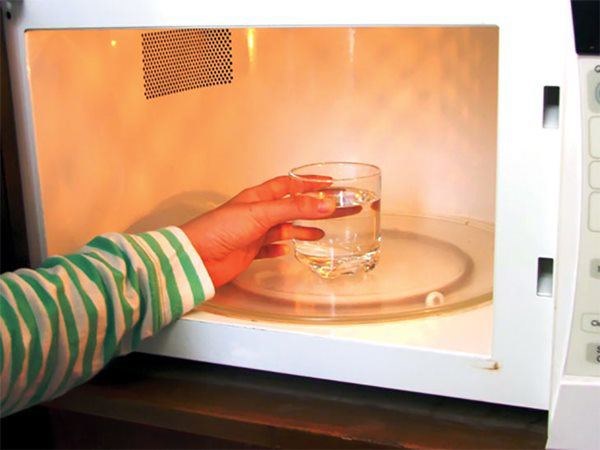 Cho vỏ chanh tươi vào bồn rửa bát, cả ngày nhà vẫn thơm phức như dùng tinh dầu-4