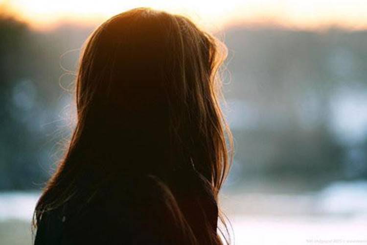 Trước quyết định chia tay vợ nói khẽ hãy cùng em làm 1 chuyện, sau khi thực hiện xong anh chồng vội quỳ xuống chân vợ mà xé ngay đơn ly hôn đã ký-1