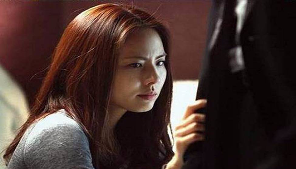 Trước quyết định chia tay vợ nói khẽ hãy cùng em làm 1 chuyện, sau khi thực hiện xong anh chồng vội quỳ xuống chân vợ mà xé ngay đơn ly hôn đã ký-3