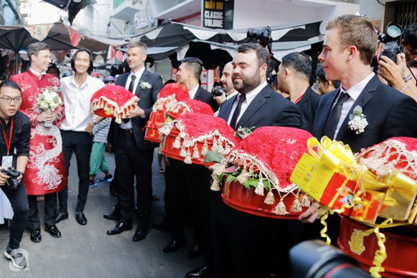 Đám cưới Á hậu Hoàng Oanh cùng bạn trai ngoại quốc: Cô dâu chú rể hạnh phúc trao nhau nụ hôn cùng bước lên xe-36