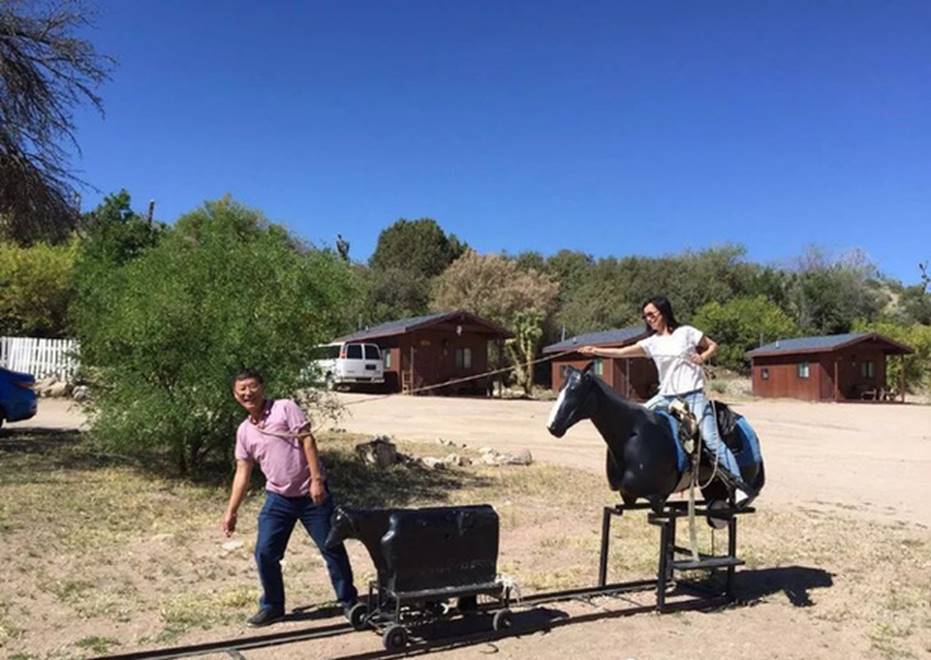 Từ câu động viên kịp thời của mẹ, cô con gái từng bị cô giáo mắng là Con heo đã đậu Harvard và sự nghiệp rạng rỡ-4