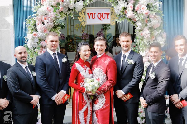 Đám cưới Á hậu Hoàng Oanh cùng bạn trai ngoại quốc: Cô dâu chú rể hạnh phúc trao nhau nụ hôn cùng bước lên xe-18