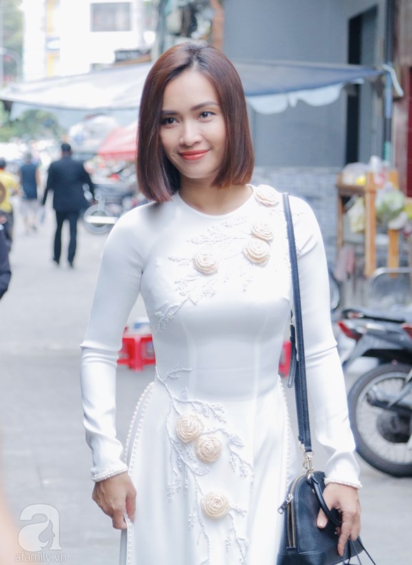 Dàn mỹ nhân Ngựa Hoang diện áo dài trắng thướt tha khoe dáng cùng dàn phù rể ngoại quốc trong lễ rước dâu của Á hậu Hoàng Oanh-2