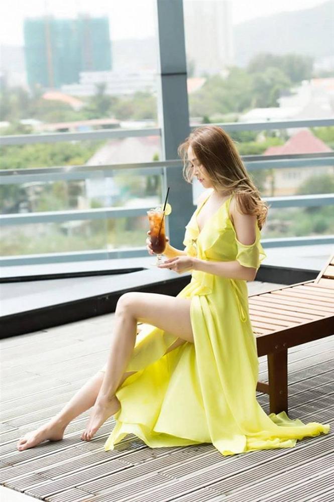 Gái nhảy Minh Thư thả dáng gợi cảm bên hồ bơi-4