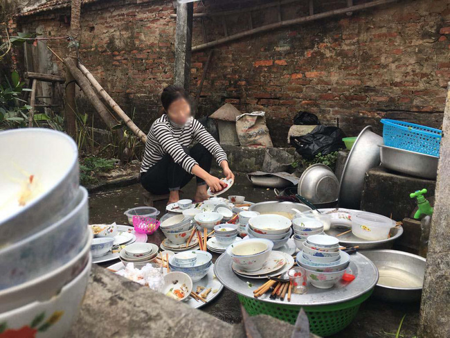 Về nhà bạn trai ra mắt bị bắt rửa 10 mâm bát cùng lý do thử thách dâu mới, cô gái trẻ tuyên bố xanh rờn cùng hành động táo bạo-1