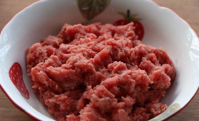 Thấy tôi đục lỗ cho đậu phụ, ai cũng cười, nhưng nhìn món ăn thì không ngớt lời khen-3