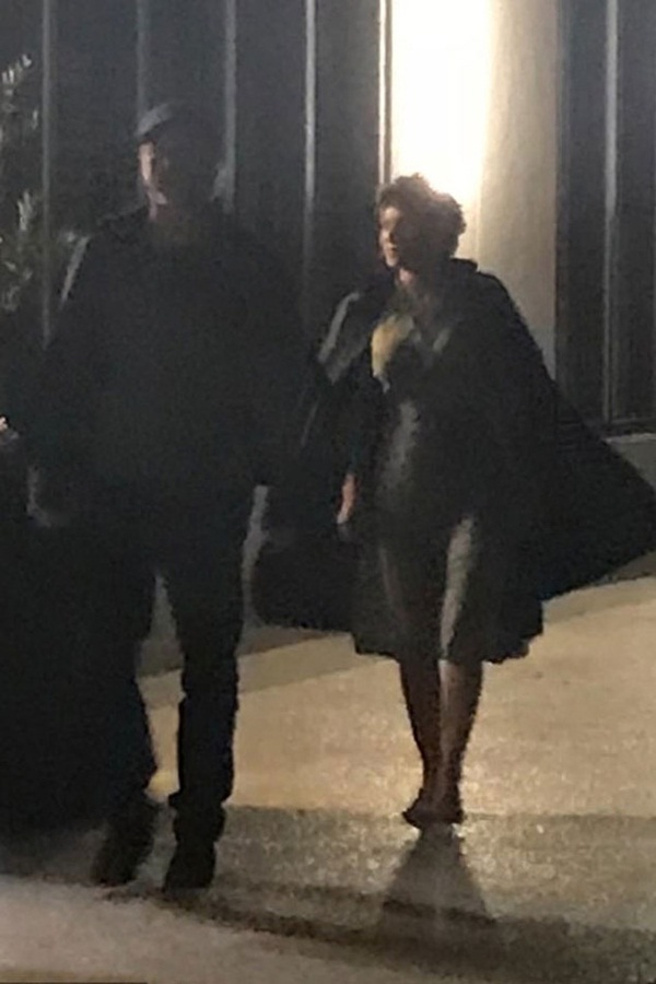 Cuối cùng sau nhiều năm ly hôn Angelina Jolie, Brad Pitt đã lộ ảnh hẹn hò với người tình kém 25 tuổi trong đêm?-1