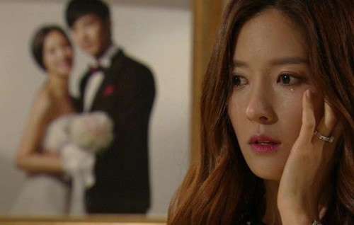 Nhìn trong đám người đón dâu không có chú rể, tôi linh cảm có điều chẳng lành xảy ra với anh ấy và khi biết sự thật tôi như phát điên lên-1