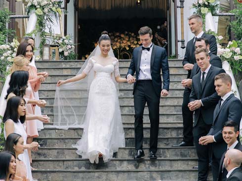 Nhã Phương sánh đôi với Trường Giang, cùng dàn sao Vbiz tới chung vui trong đám cưới Hoàng Oanh-26