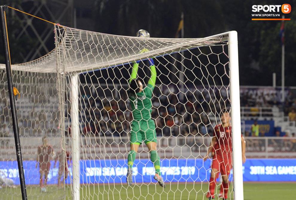 U22 Việt Nam 2-1 U22 Indonesia: Siêu phẩm của Hoàng Đức mang lại bàn thắng ở phút bù giờ!!-6