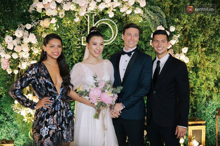 Nhã Phương sánh đôi với Trường Giang, cùng dàn sao Vbiz tới chung vui trong đám cưới Hoàng Oanh-13