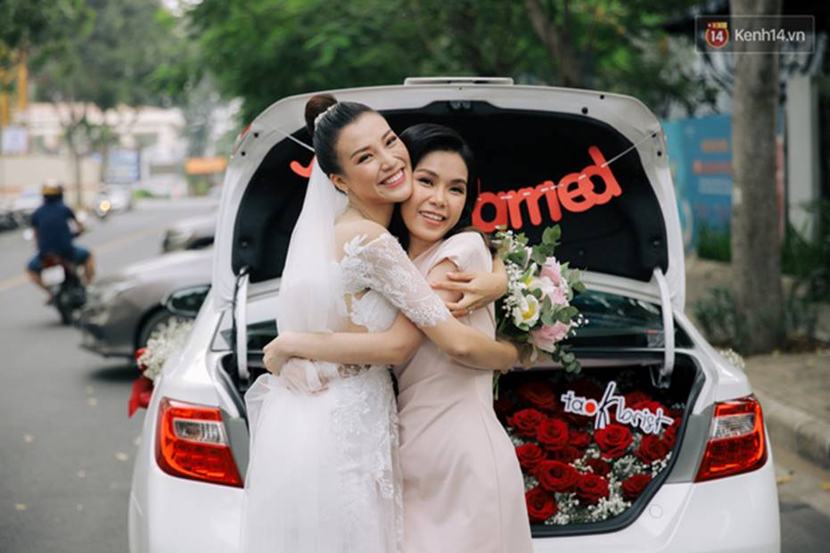 Nhã Phương sánh đôi với Trường Giang, cùng dàn sao Vbiz tới chung vui trong đám cưới Hoàng Oanh-21