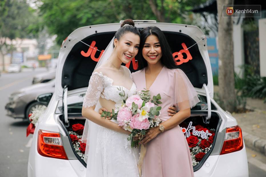 Nhã Phương sánh đôi với Trường Giang, cùng dàn sao Vbiz tới chung vui trong đám cưới Hoàng Oanh-22