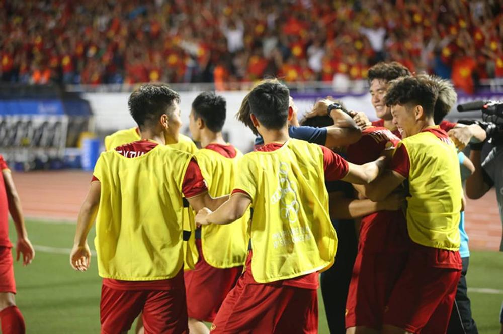 Lội ngược dòng ngoạn mục, thầy trò HLV Park Hang-seo thẳng tiến đến chức vô địch-3