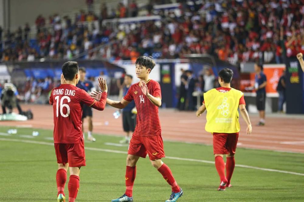 Lội ngược dòng ngoạn mục, thầy trò HLV Park Hang-seo thẳng tiến đến chức vô địch-4