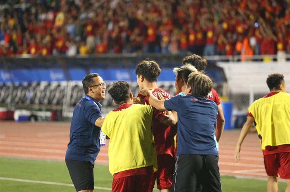 Lội ngược dòng ngoạn mục, thầy trò HLV Park Hang-seo thẳng tiến đến chức vô địch-5