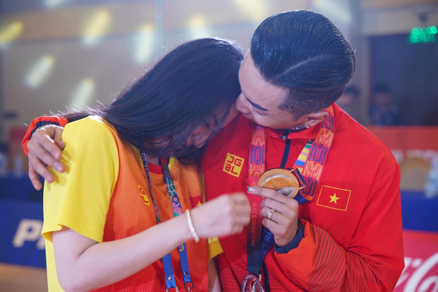 Phan Hiển chính thức giành HCV tại Seagames 30, Khánh Thi lập tức òa khóc nức nở, ôm chầm lấy chồng vì quá hạnh phúc!-4