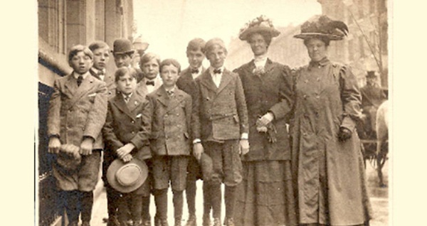 Chuyến tàu mồ côi: Hành trình đi tìm mái ấm của trẻ em cơ nhỡ với đầy rẫy hiểm nguy và những góc khuất không ai biết-2