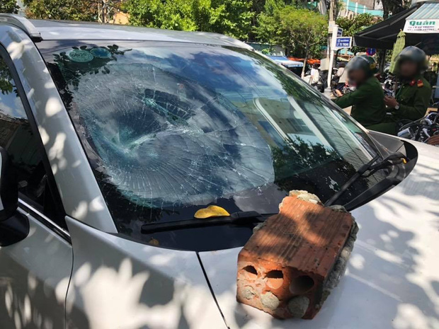 Người đàn ông tự cắt của quý ở Đà Nẵng từng đập phá ô tô và nhét hàng chục kim băng vào cậu nhỏ-2