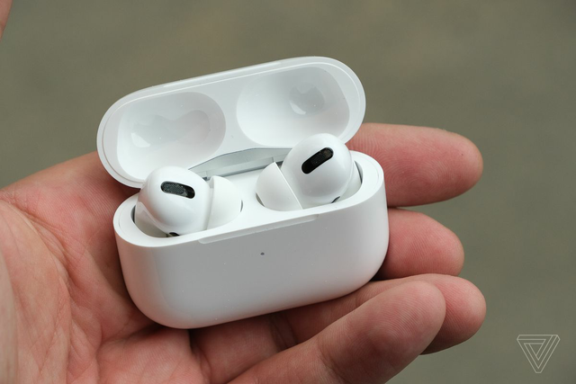 Apple có thể tặng kèm tai nghe AirPods khi mua iPhone vào năm 2020-2